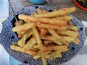 Zucchini sticks at To Mikraki in Syros