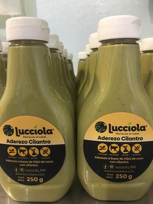 El aderezo de cilantro de Lucciola, no tiene conservadores no colores artificiales, es una muy buena opción para las ensaladas, los sandwiches, está hecho a partir de Soya organi at Vegan Bageri in Zapopan