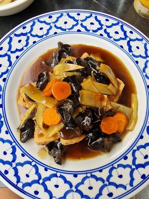 Tofu with black mushrooms and bamboo at Pattaya in La Rochelle