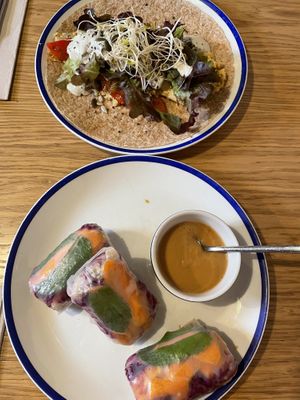 Wrap de hummus y spring roll  at Curcuma Green Food in Burgos