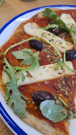 Pizza de quinoa at Curcuma Green Food in Burgos