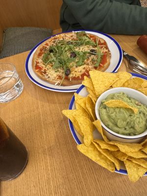 Nachos guacamolee  at Curcuma Green Food in Burgos