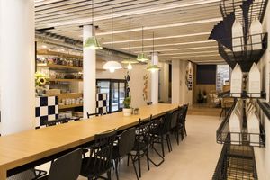 Inside view at Curcuma Green Food in Burgos