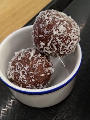 Protein balls at Curcuma Green Food in Burgos