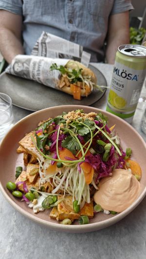 Bahn mi and vietnamese salad at Mirells in Visby