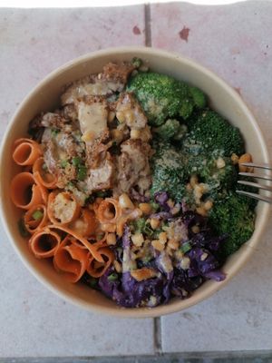 Thai bowl at La Huerta in La Paz