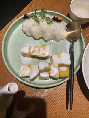 Mango rice at Lín Hú SùShí - The Lakeside Veggie in Shanghai