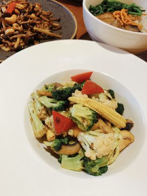 Fresh vegetables with black pepper 黑椒鲜蔬 at Lín Hú SùShí - The Lakeside Veggie in Shanghai