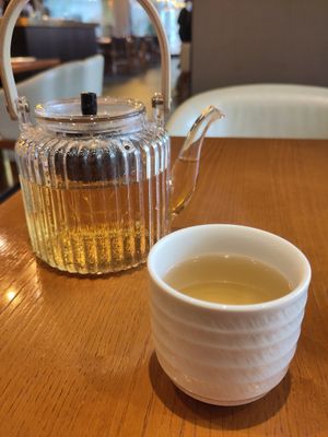 White tea at Lín Hú SùShí - The Lakeside Veggie in Shanghai