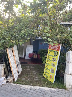 Street view  at Sri Dhara Restaurant  in Unawatuna