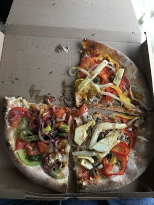 Half-half (zelf verdeeld), Pizza Bianco con verdura + Bella at Bella Sardegna in Roden