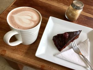 Hot chocolate and vegan chocolate cake at Kat's Coffee in Unawatuna
