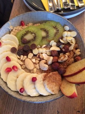 ‘I want it all’ porridge bowl at Tungo's in Berlin