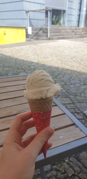 Vegan pear ice cream at Bistro Otevřená zahrada in Brno