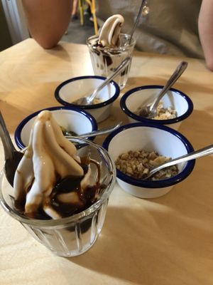 Delicious vegan ice with topic of choice and several nuts to add at Massa in Bordeaux
