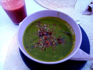 Daily soup (spinach) and juice (blueberries) at Greens Project in Lisbon