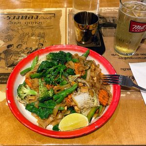 Pad see ew  at Si Lom Thai Bistro in Toronto