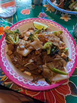 Vegan pad si ew at Si Lom Thai Bistro in Toronto