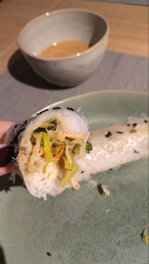 Nems cacahuète et sésame grillé (carotte, champignon, menthe, poireau) / vegetables peanuts and sesame nems - home delivery  at brEAThe Restaurant - Pigalle in Paris