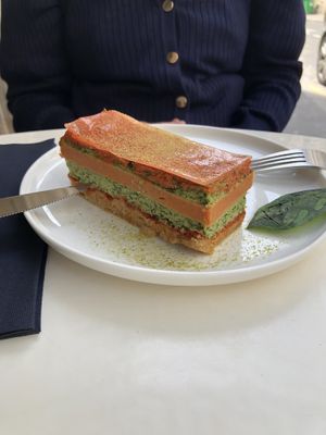 Entremet pesto de tomate 🍅 et crème de basilic 🌿  at brEAThe Restaurant - Pigalle in Paris