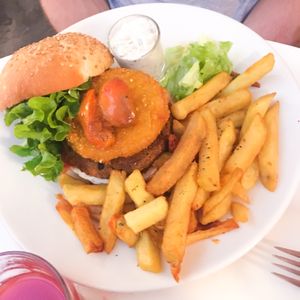 Plat burger at brEAThe Restaurant - Pigalle in Paris