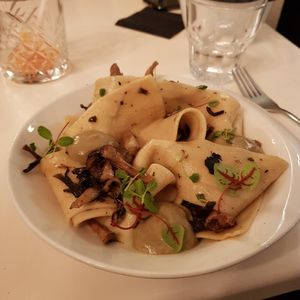 Pâtes champignons at brEAThe Restaurant - Pigalle in Paris