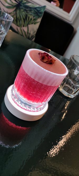 La vie en rose illuminated at brEAThe Restaurant - Pigalle in Paris