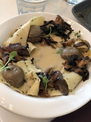 Pâtes aux champignons   at brEAThe Restaurant - Pigalle in Paris