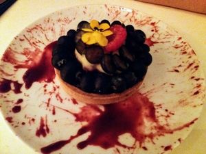 Tartelette mousseline vanille et myrtilles at brEAThe Restaurant - Pigalle in Paris