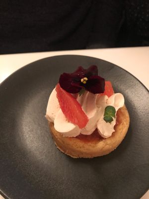 Palet breton au pamplemousse at brEAThe Restaurant - Pigalle in Paris