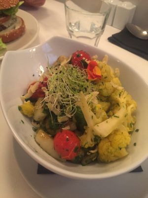 j'ai le souvenir de mes papilles qui étaient heureuses  at brEAThe Restaurant - Pigalle in Paris