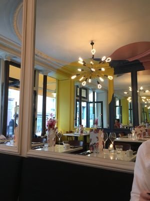 the inside at brEAThe Restaurant - Pigalle in Paris