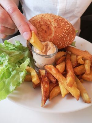 Burger at brEAThe Restaurant - Pigalle in Paris
