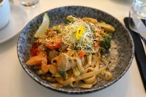 Pad Thaï at brEAThe Restaurant - Pigalle in Paris