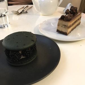Blackberry and lemon macaron and tiramisu at brEAThe Restaurant - Pigalle in Paris