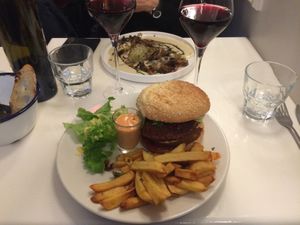 Mac and Cheeze burger at brEAThe Restaurant - Pigalle in Paris
