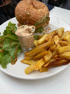 Burger at brEAThe Restaurant - Pigalle in Paris