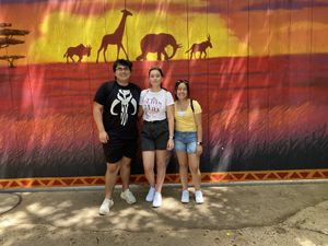 My vegan 🌱 daughter in middle ❤️ at Walt Disney World - Satu'li Canteen in Lake Buena Vista