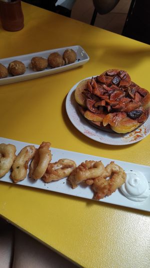 Croquetes de formatge, pop shiitake i calamars at Sa Capca in Blanes