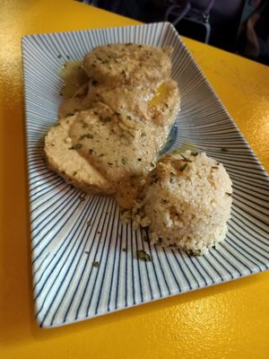 Tempeh en salsa de almendras at Sa Capca in Blanes