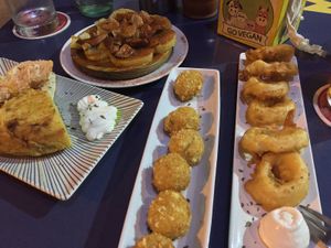 Tapes molt bones, estupendes. Pastis bonissim at Sa Capca in Blanes