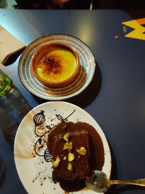 Brownie y crema catalana at Sa Capca in Blanes