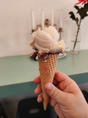 Vanilla and mix chocolate vanilla at Eisdielerin in Cologne