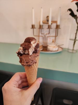 Nougat and mix chocolate vanilla at Eisdielerin in Cologne
