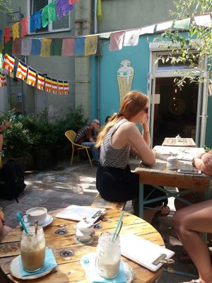 Outside seating area in the back at Eisdielerin in Cologne