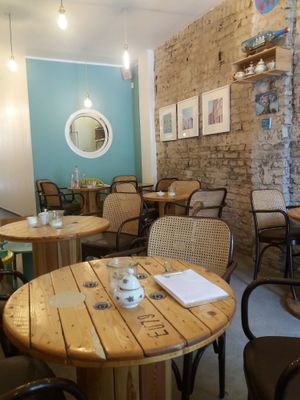 Indoor seating at Eisdielerin in Cologne