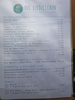 Hot beverages and shakes menu at Eisdielerin in Cologne