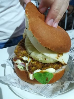 Hawaiana vegetarian at H Burger  in Gran Canaria