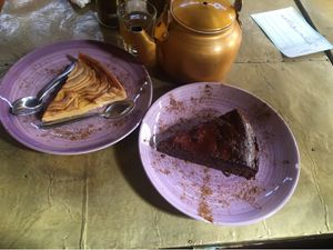 Apple tart (vegetarian) & chocolate cake (vegan) at Earth Cafe - Derb Zawak in Marrakech