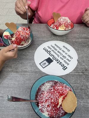 Veganes Spaghetti Eis  at Eiscafe Fontanella in Grossenbrode